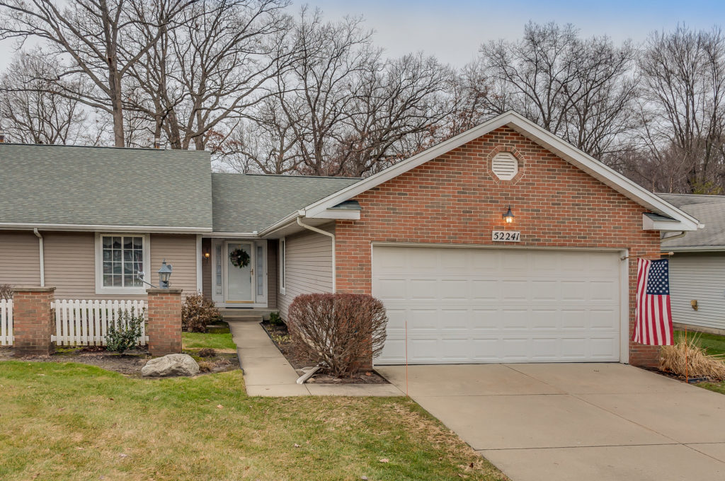 52241 Wembley Drive Single Level Villa with Nature Views realst8